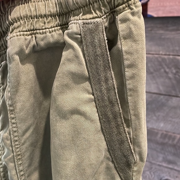 Zara size M olive green cuffed pants with elastic waist - Picture 3 of 6